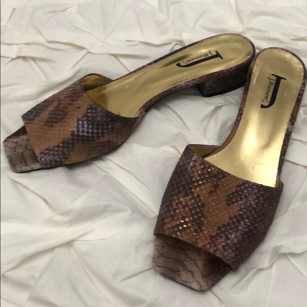 Flat sandal heels